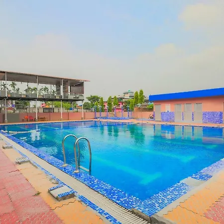 מלון Oyo 411 Florida 2*