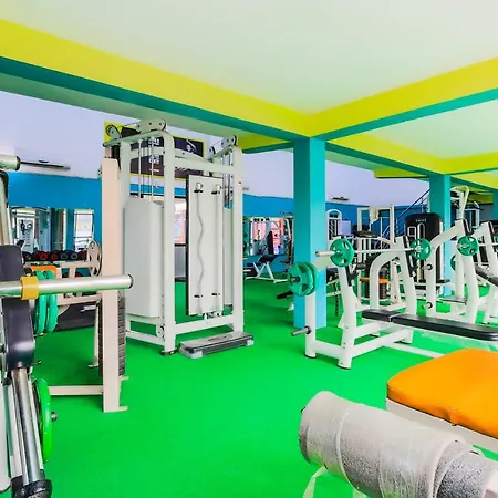 מלון Oyo 411 Florida Ranibirta